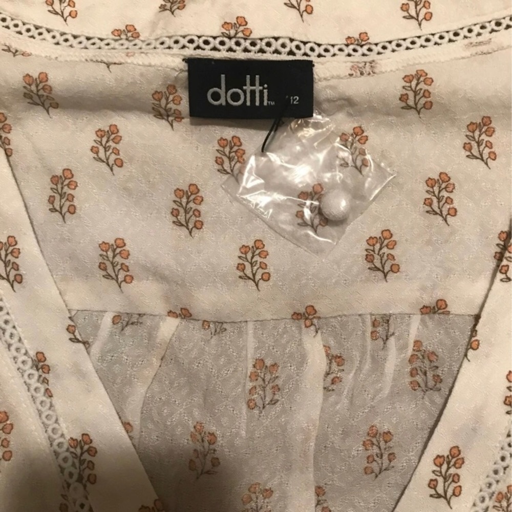 Beautiful short sleeve print cardigan.